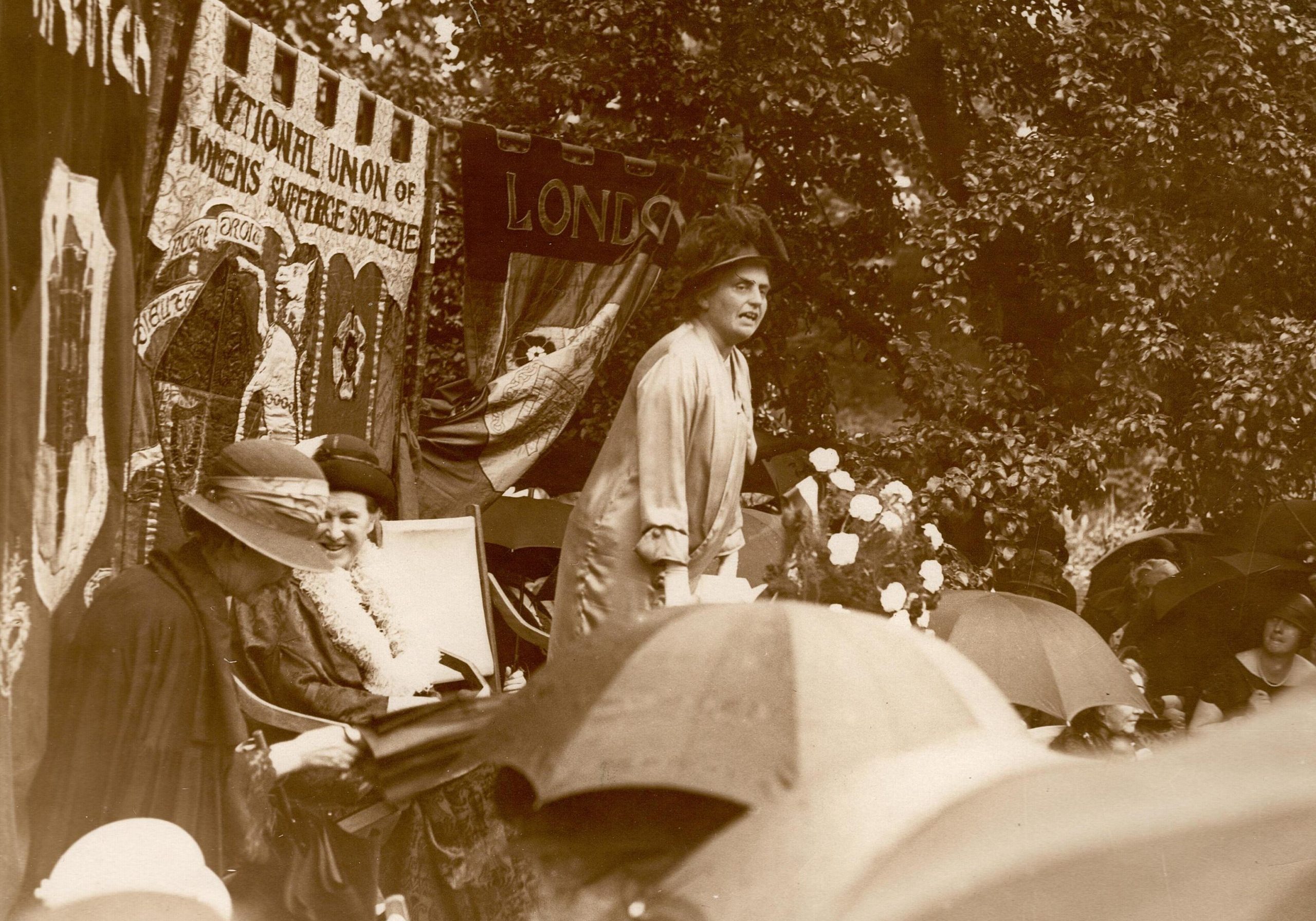 Eleanor_Rathbone campaigning for the vote 1910
